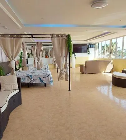 First Line Of The Ocean, 3 Bedrooms & Free Wifi *