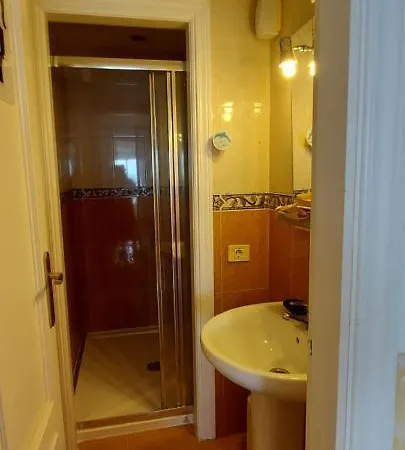 First Line Of The Ocean, 3 Bedrooms & Free Wifi Holiday home *